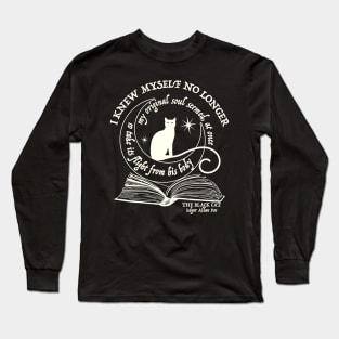 Poe's cat design in ivory Long Sleeve T-Shirt